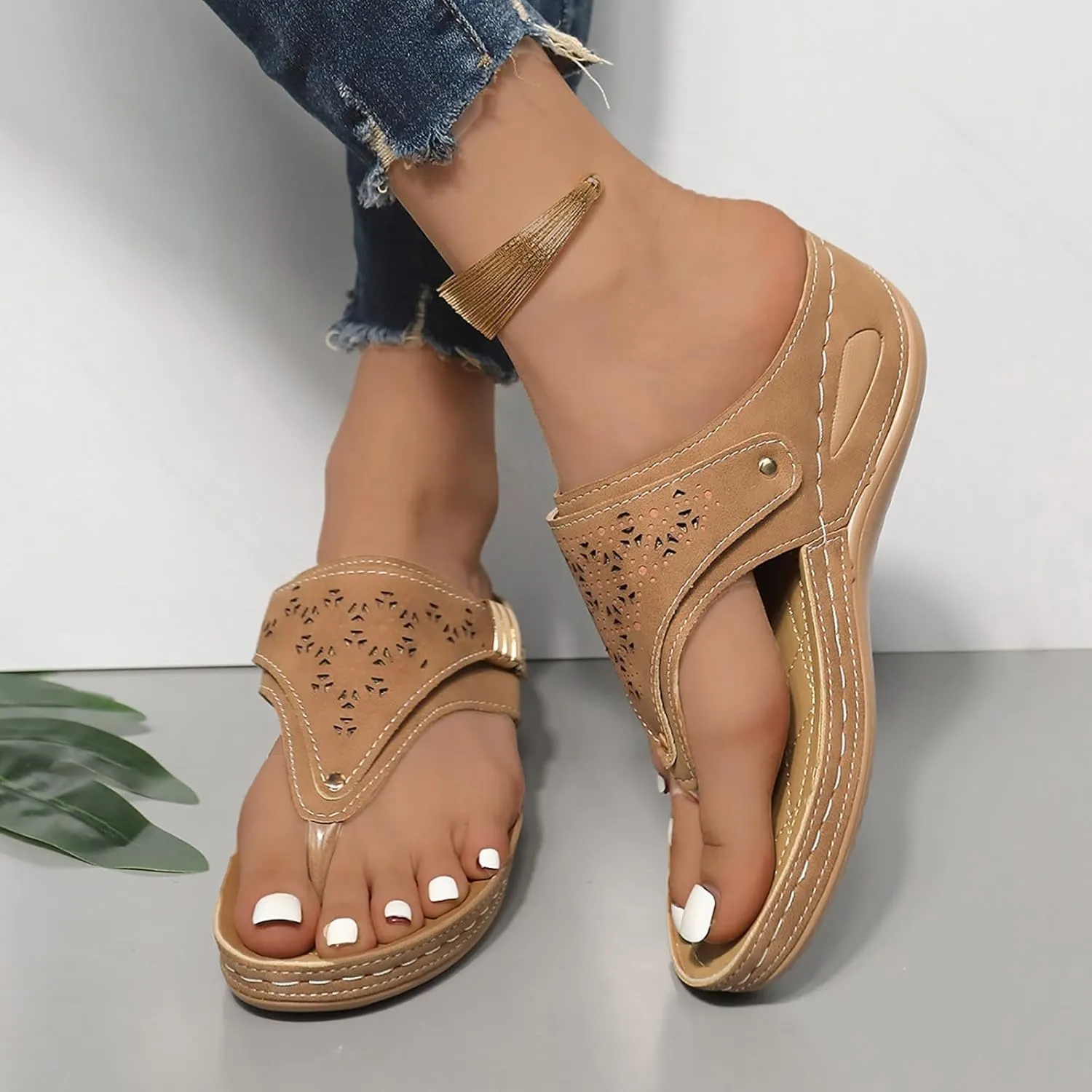 Women's Beach Thong Sandals Fashion Arch Support Flip Flops Lightweight Wedge Slippers Open Toe Slip On Sandals